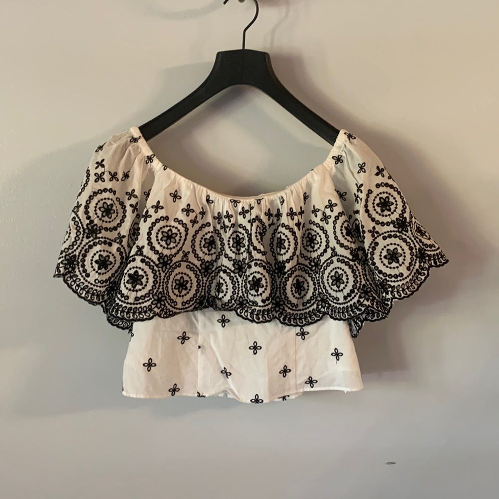 [EXPRESS] Black/White Embroider Crop Top - Size XS NWT